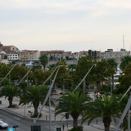 Vest House 45 * 알게로